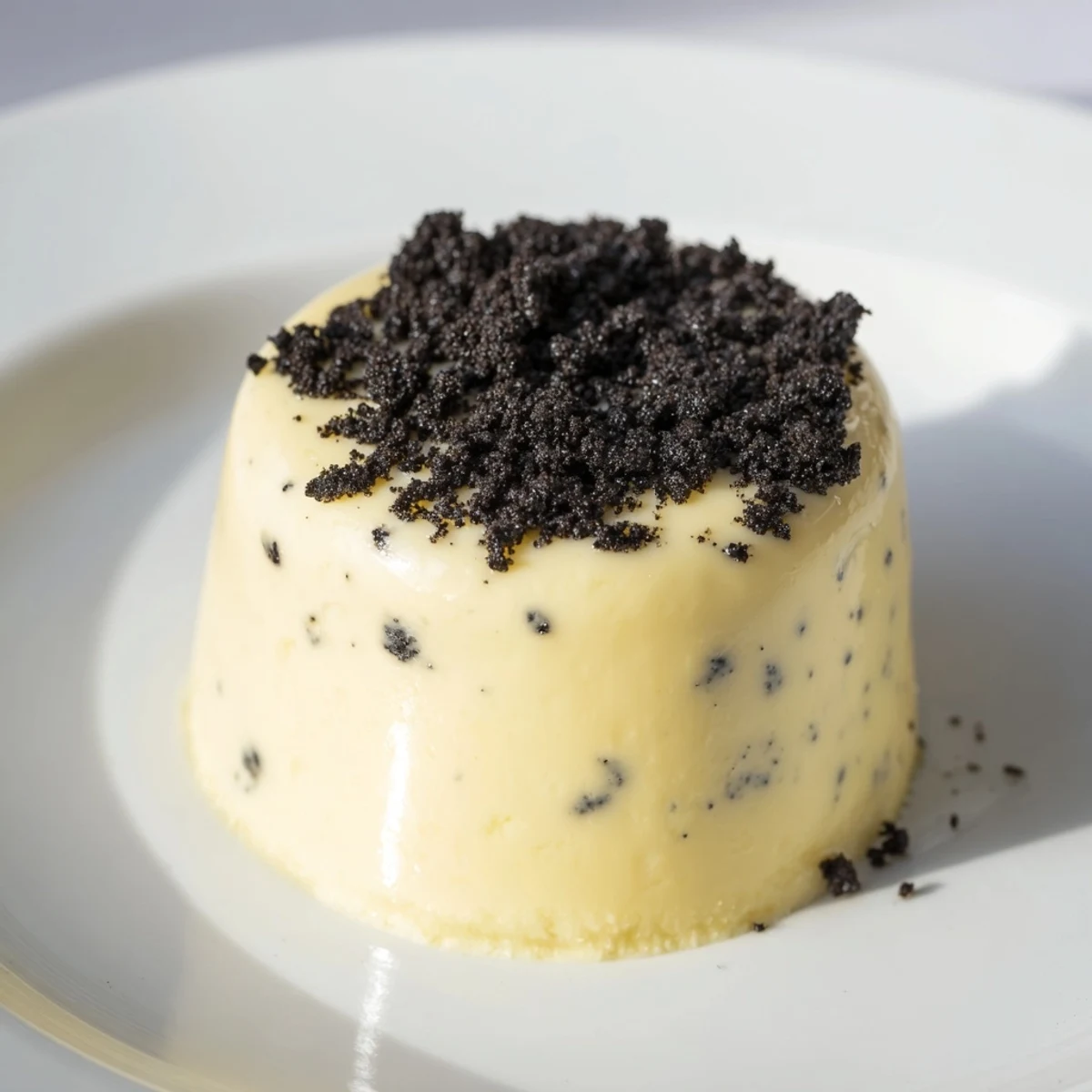 Vanilla pudding with crushed Oreos, a layered dessert with creamy vanilla and crunchy cookie topping.